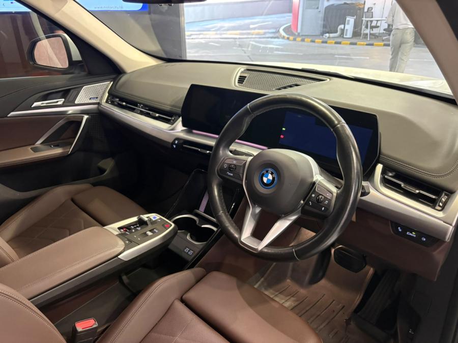 iX1 Edrive20i X-Line - Image 3